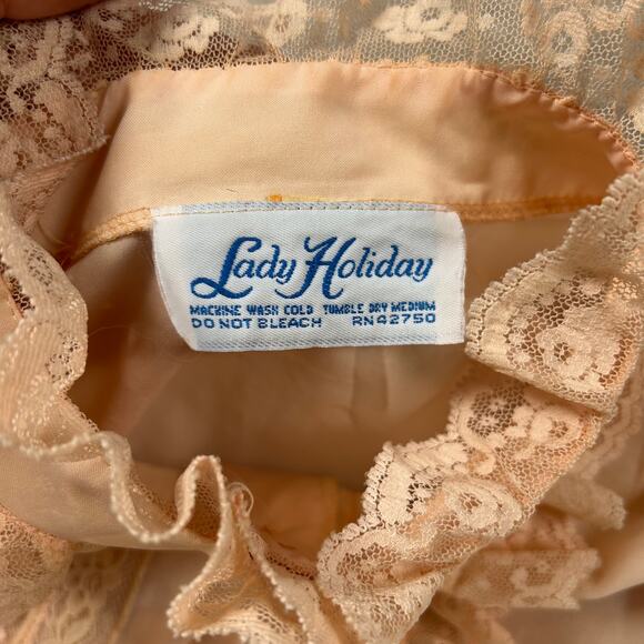 Vintage Lady Holiday Blush Lace Ruffle Blouse Pearl Button Victorian Top - Picture 6 of 6